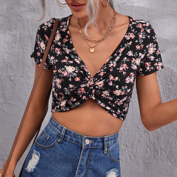 

Allover Floral Print Twist Front Crop Tee, Multicolor