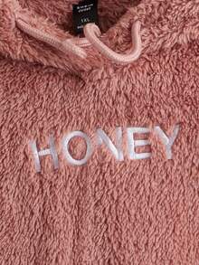 SHEIN EZwear Sudadera Plus Con Caída De Hombros Con Capucha De Cordón Bordado Y Con Letras De Osito - Color caoba - Ver 4