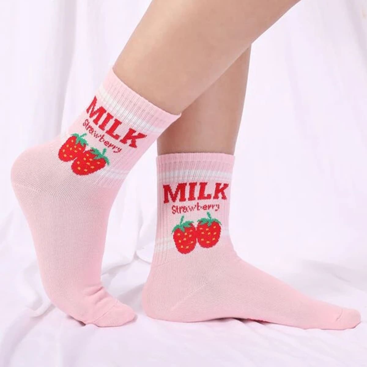 

Strawberry Graphic Crew Socks, Pink