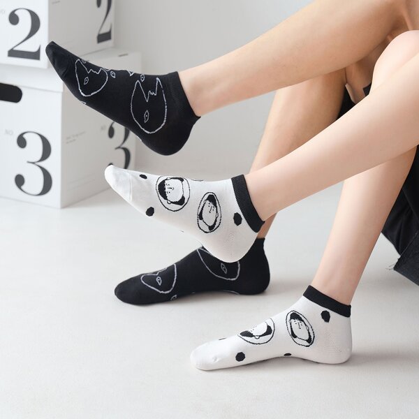 

2pairs Figure Graphic Ankle Socks, Black and white