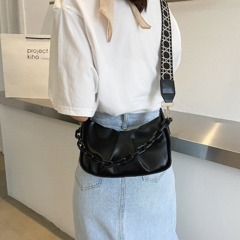

Chain Decor Ruched Crossbody Bag, Black