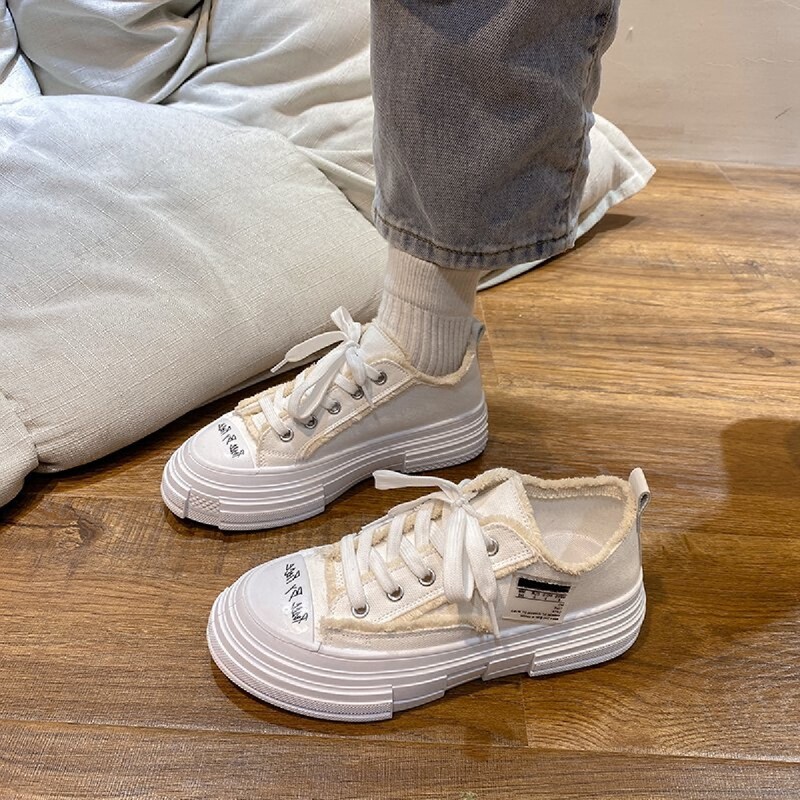 

Raw Trim Canvas Shoes, White