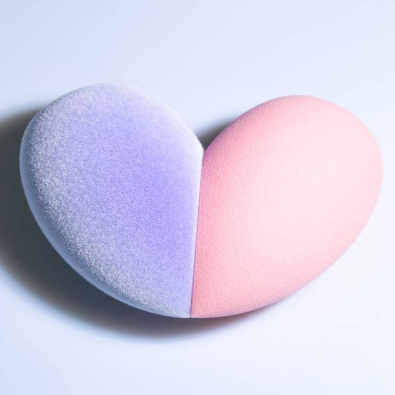 

2pcs Heart Shaped Makeup Sponge, Multicolor