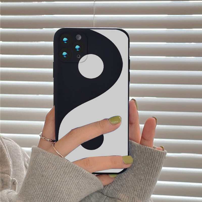 

1pc Yin & Yang Graphic Phone Case, Black and white