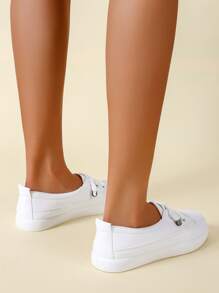 女士白色经典百搭圆头一脚蹬休闲系带柔软舒适平底户外运动休闲鞋，简洁鞋面，线条流畅，整体干净利落。适合春夏秋冬日常出游、校园、度假、街头时尚搭配 - 白色 - 查看 6