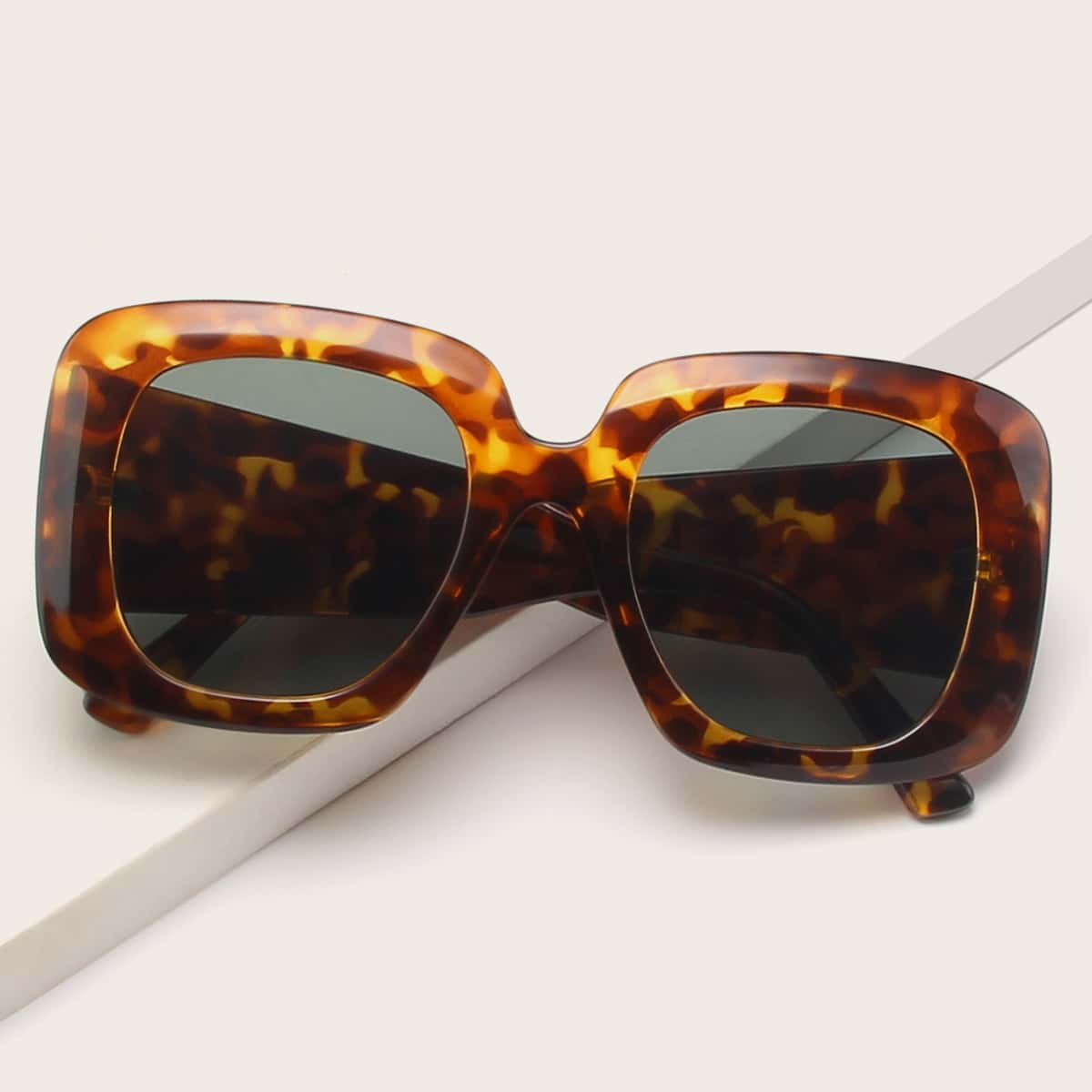 

Leopard Frame Sunglasses