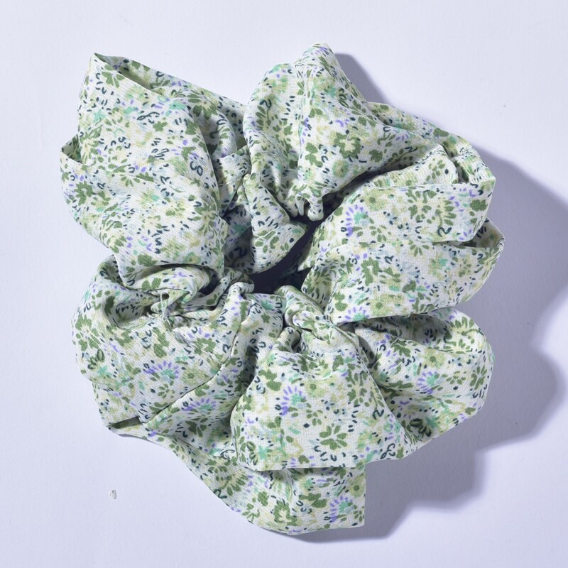 

1pc Ditsy Floral Scrunchie, Multicolor
