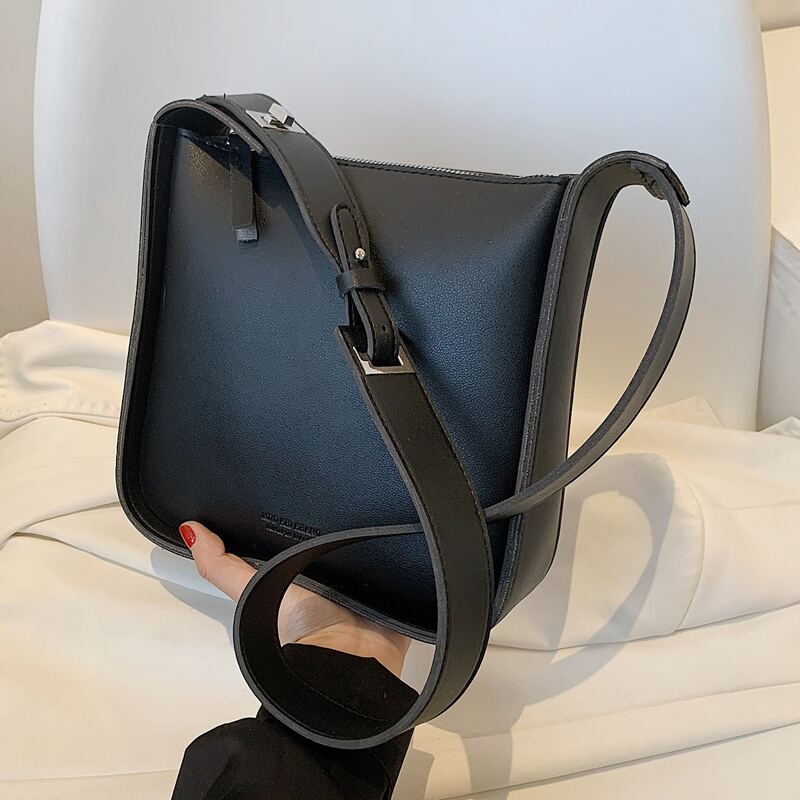 

Minimalist Shoulder Bag, Black