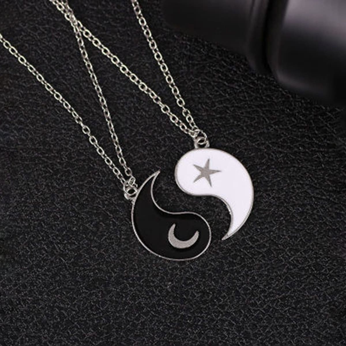 

Guys 2pcs Yin & Yang Decor Necklace, Black and white