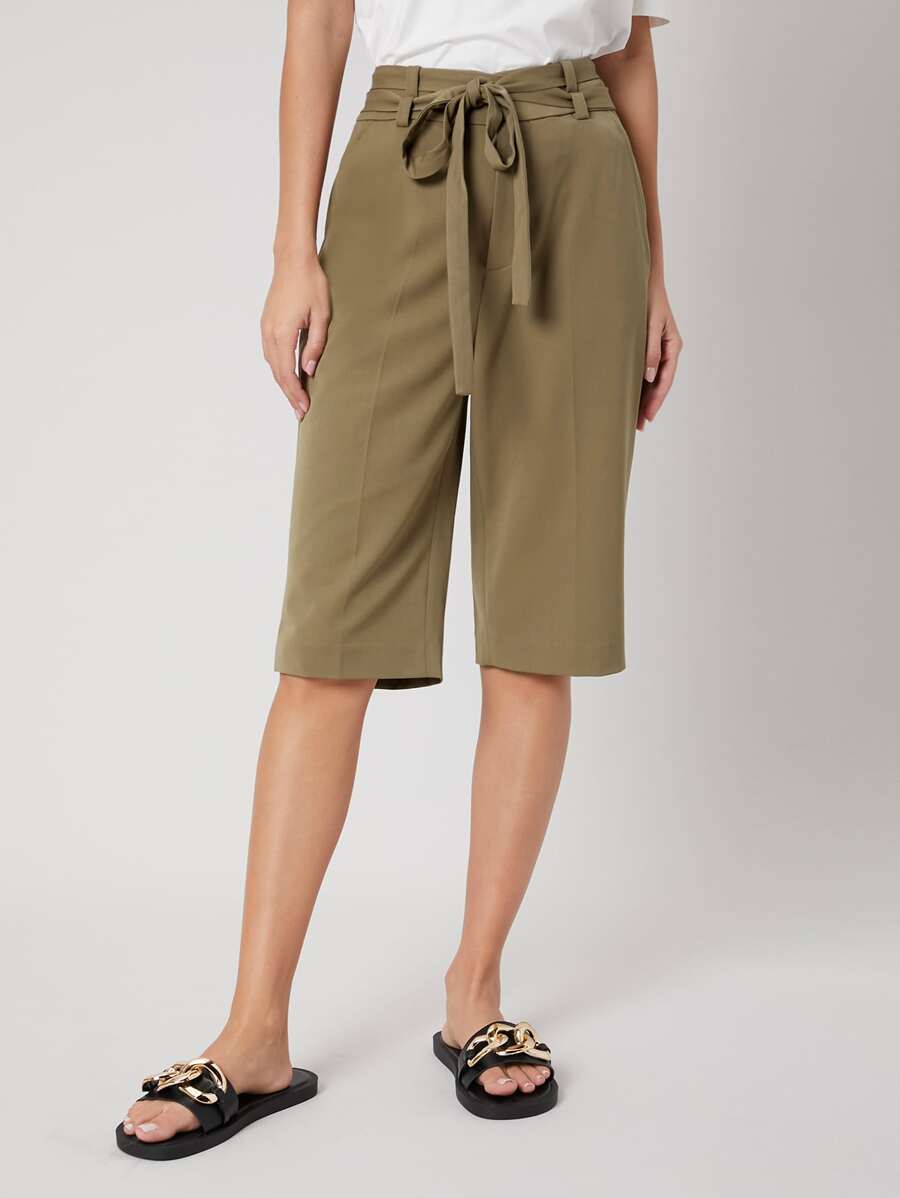 MOTF PREMIUM Shorts bermuda con cinturón de viscosa - Verde militar - Ver 1