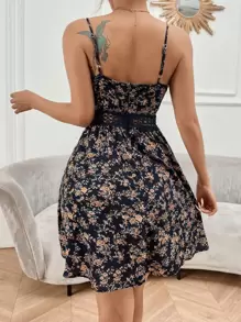 SHEIN VCAY 花卉圖案蕾絲拼接吊帶連衣裙