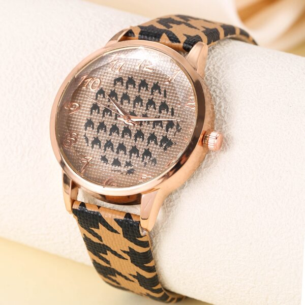 

Simple Round Pointer Quartz Watch