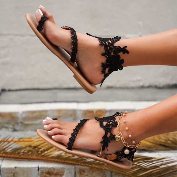

Lace Decor Thong Sandals, Black