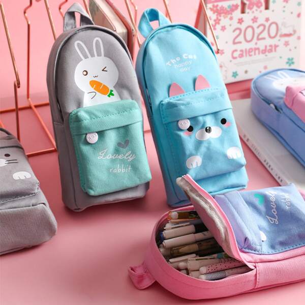 

1pc Cartoon Graphic Random Pencil Bag, Multicolor