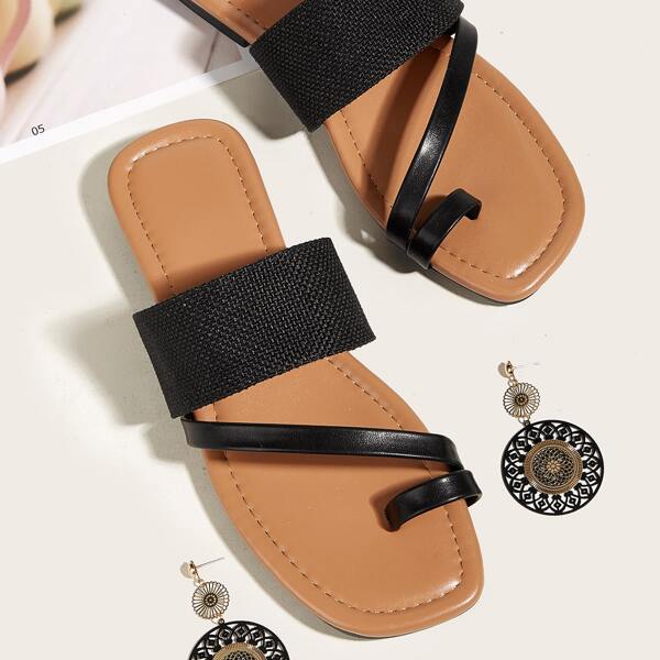 

Minimalist Flat Thong Sandals, Black