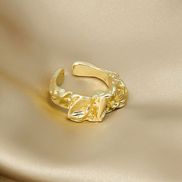 

Structured Cuff Ring, Gold