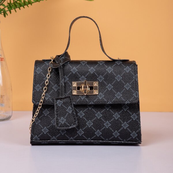

Floral Graphic Flap Chain Bag, Black