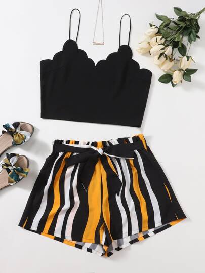 طقم شورت مخطط بحزام خصر جيب ورقي مع لباس علوي كامي مقلم صدفي مقاس كبير