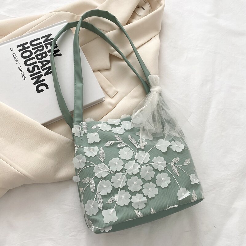 

Flower Appliques Shoulder Bag, Green