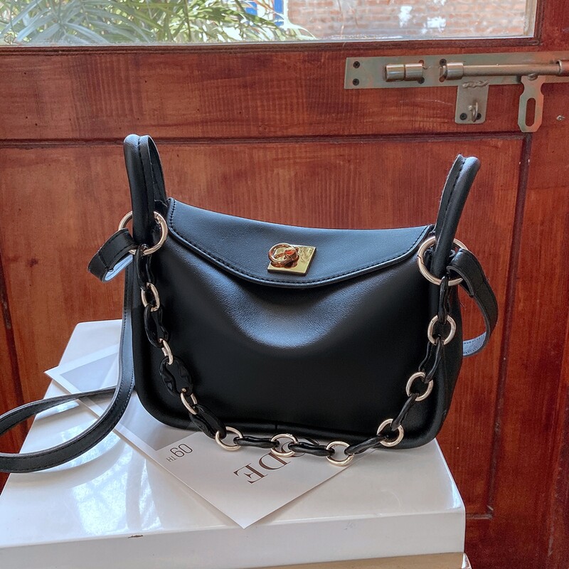 

Chain Shoulder Bag, Black