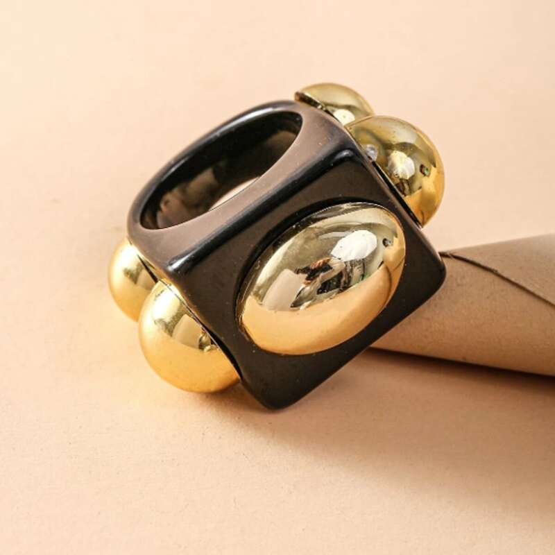 

Metal Decor Ring, Black