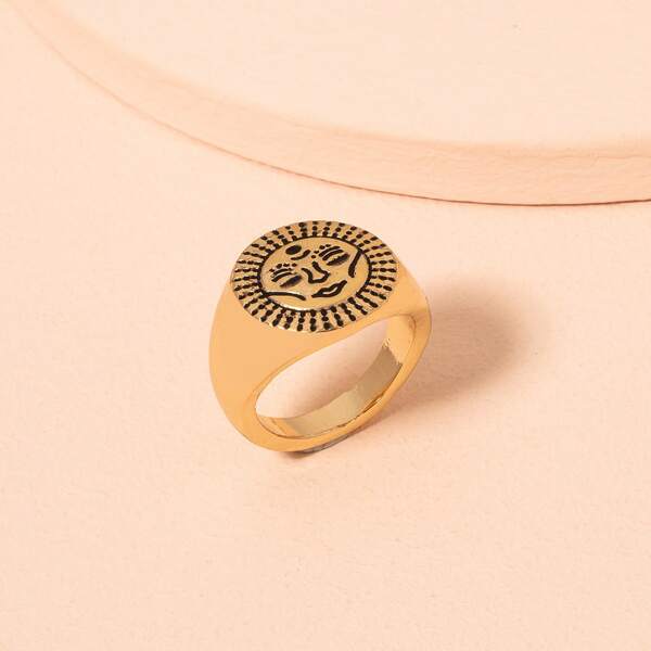 

Figure Detail Ring, Gold