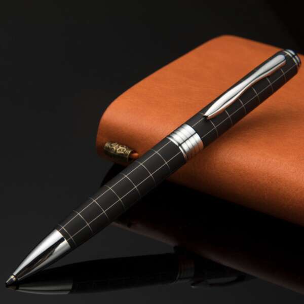 

1pc Plaid Pattern Ballpoint Pen, Black