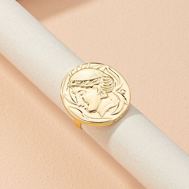 

Figure Pattern Ring, Gold