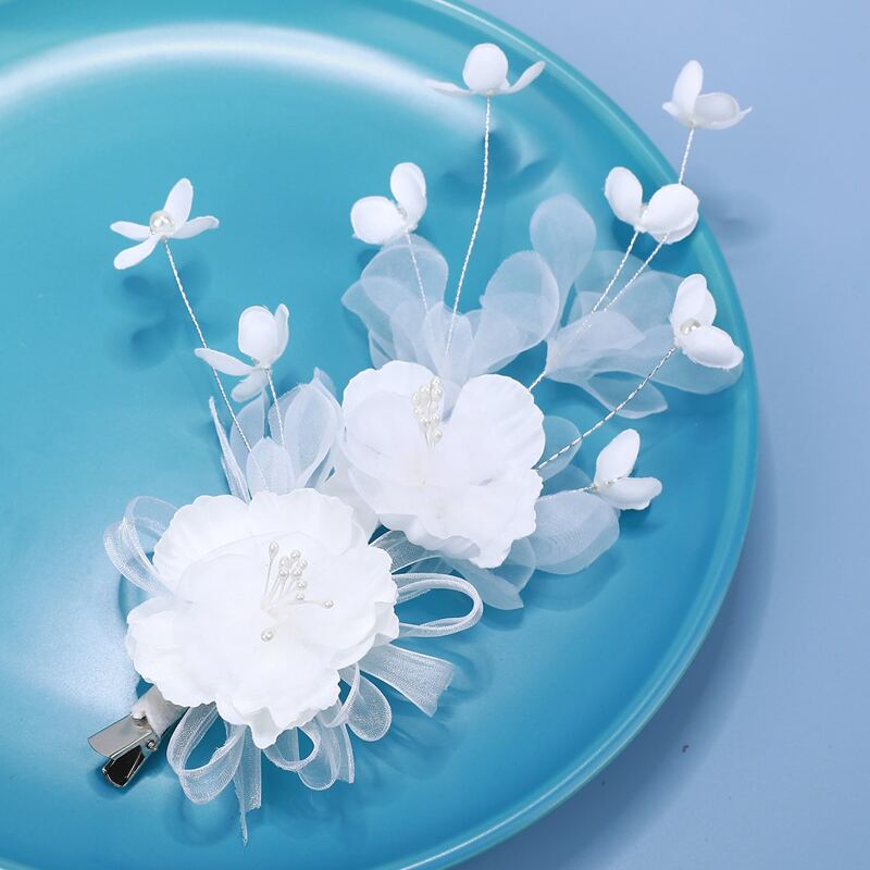 

Faux Pearl & Flower Decor Hair Clip, White