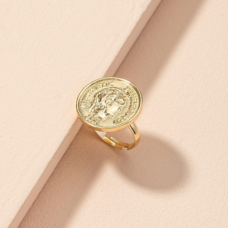 

Figure Pattern Ring, Gold