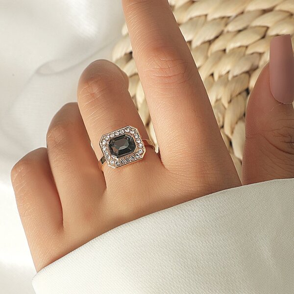 

Rhinestone Decor Ring, Gold