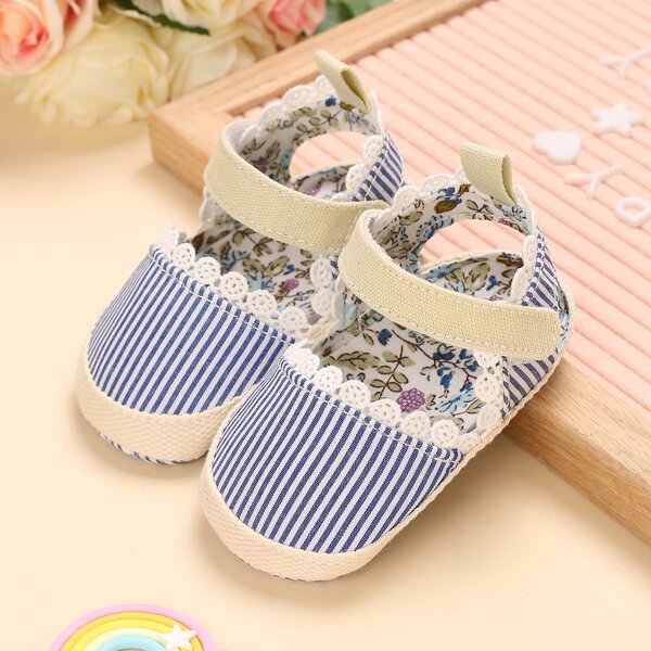 

Baby Girl Striped Pattern Scallop Trim Flats, Blue