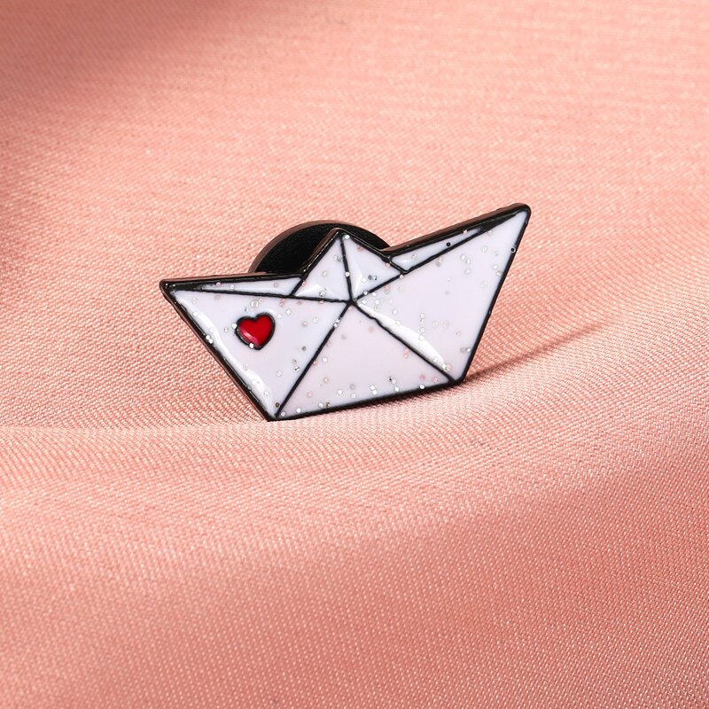 

Heart Graphic Brooch, White