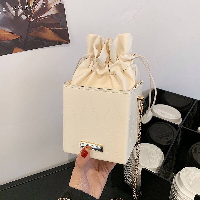 

Drawstring Design Chain Crossbody Bag, Beige