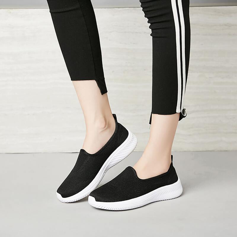 

Slip On Low Top Running Shoes, Black