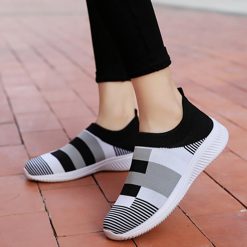 

Color Block Running Shoes, Black