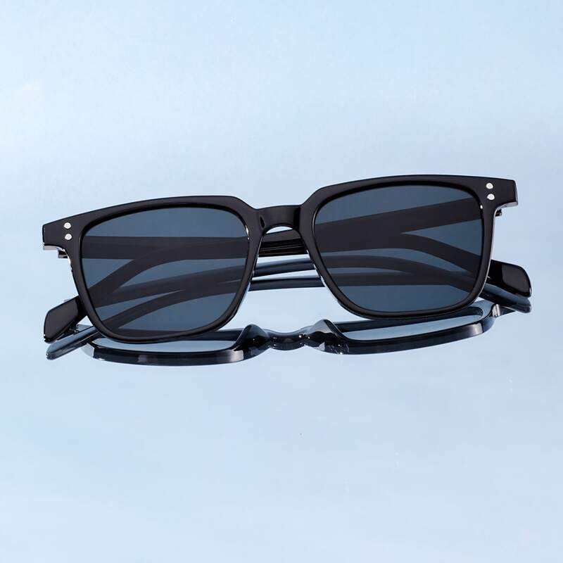 

Studded Decor Sunglasses