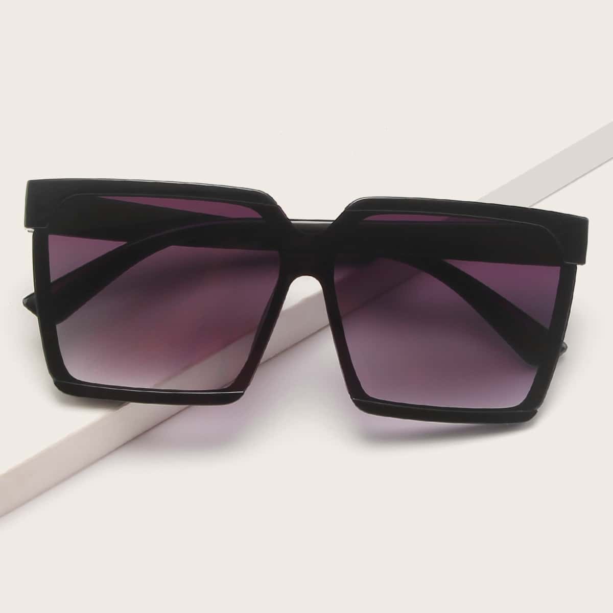 

Square Frame Tinted Lens Sunglasses