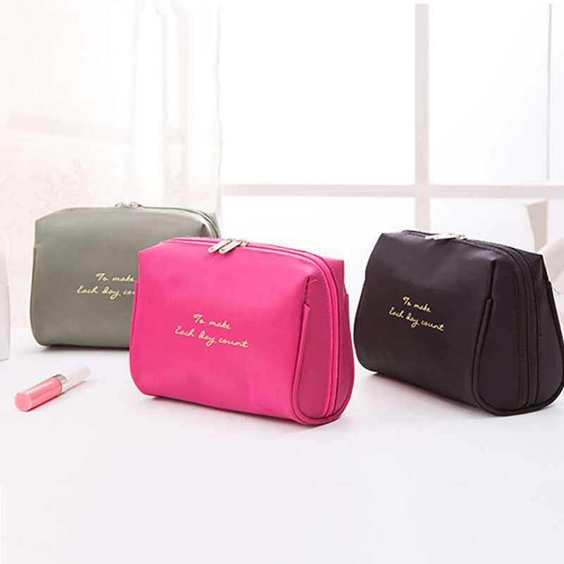 

1pc Random Letter Graphic Makeup Bag, Multicolor