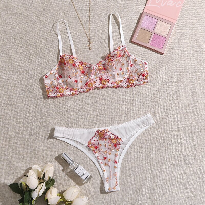 

Plus Floral Embroidered Mesh Underwire Lingerie Set, Multicolor
