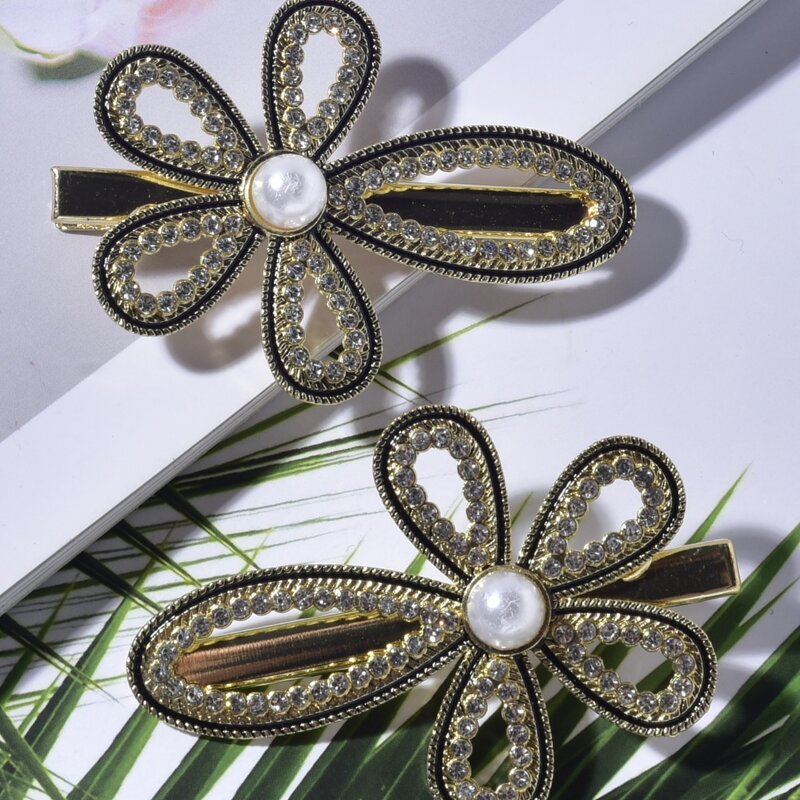 

2pcs Rhinestone Hair Clip, Multicolor