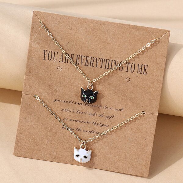

2pcs Cartoon Cat Head Pendant Necklace, Black and white