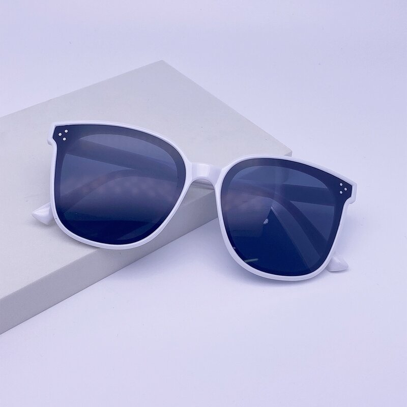 

Studded Decor Frame Sunglasses