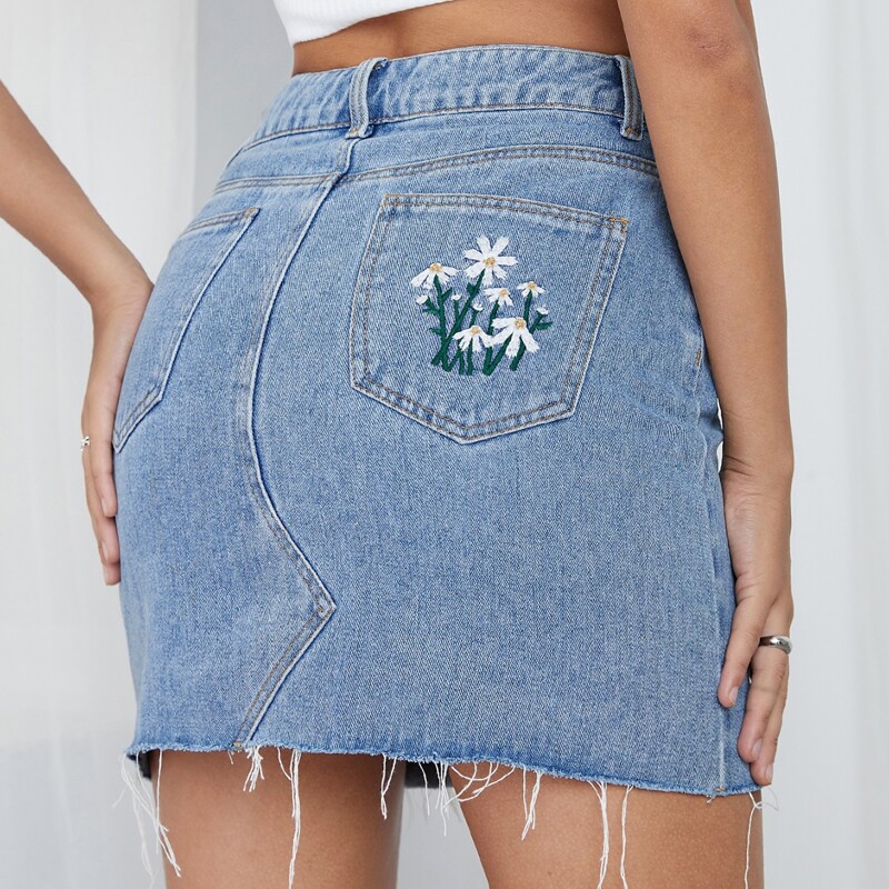 

Floral Embroidery Raw Hem Denim Skirt, Light wash