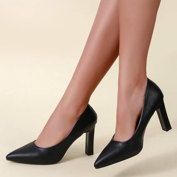 

Minimalist Point Toe Court Pumps, Black