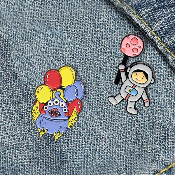 

2pcs Cartoon Astronaut Brooch, Multicolor