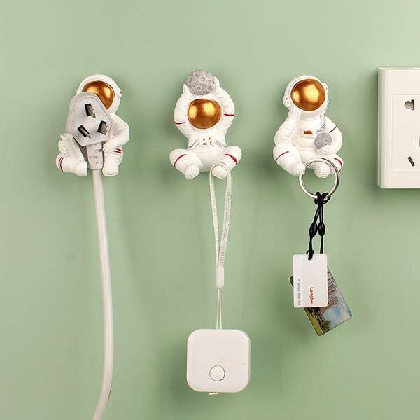 

1pc Astronaut Shaped Random Wall Hook, Multicolor