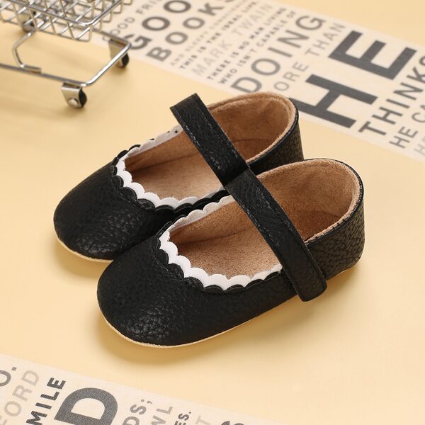 

Baby Girls Scallop Trim Mary Janes, Black