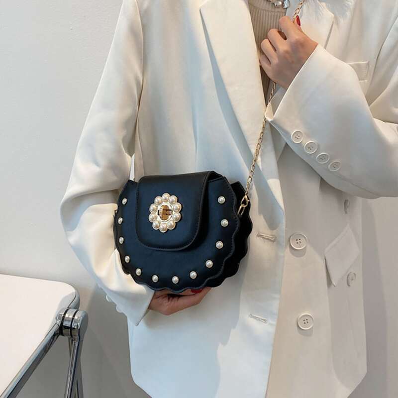 

Faux Pearl Decor Scallop Trim Chain Bag, Black