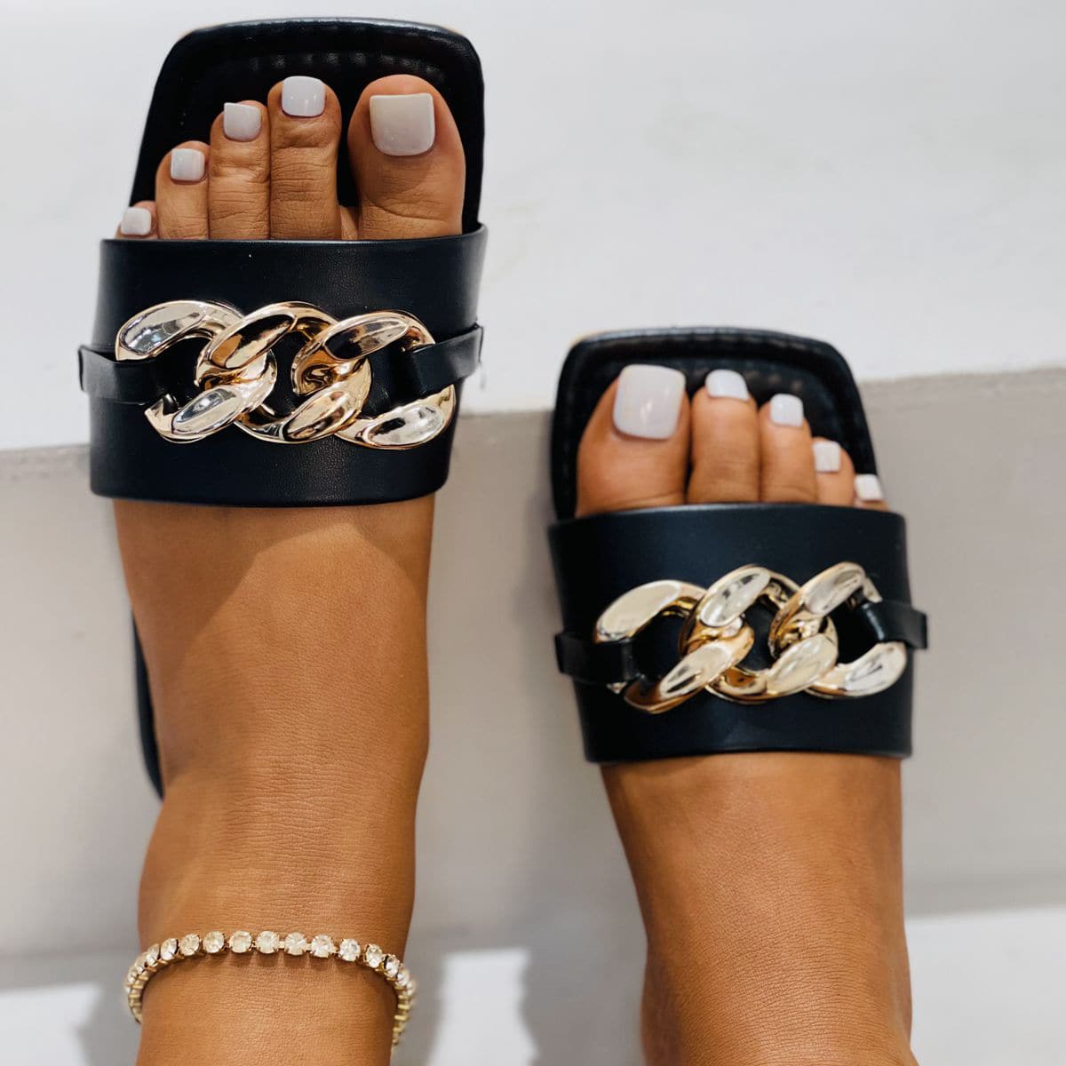 

Chain Decor Slide Sandals, Black